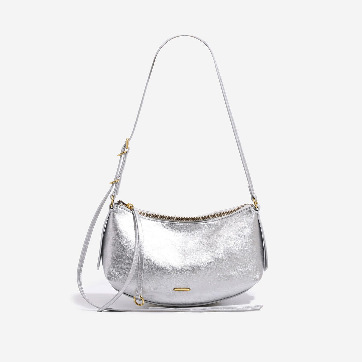 Halbmondförmige Sattel-Crossbody-Tasche mit Reißverschluss oben, verstellbarem Riemen und Beschlägen in Goldoptik, Detailansicht 8