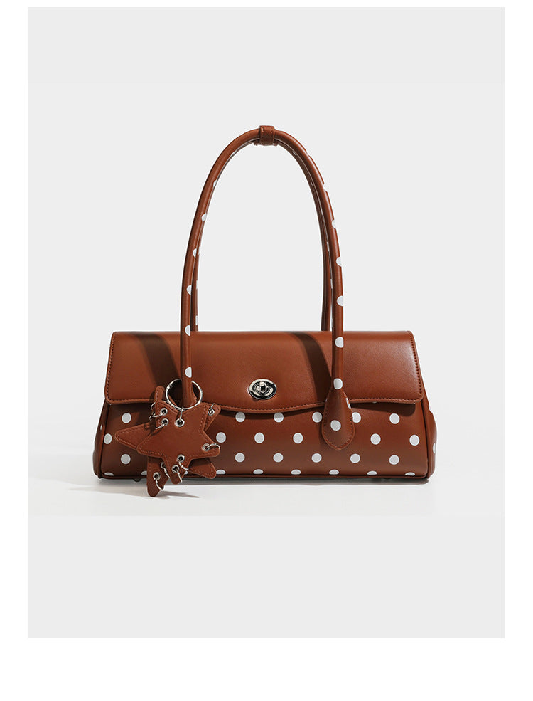 Strukturierte Baguette-Tasche mit Polka-Dot-Muster, glänzender Lederoptik, zwei Tragegriffen, silberfarbener Drehverschlussklappe und