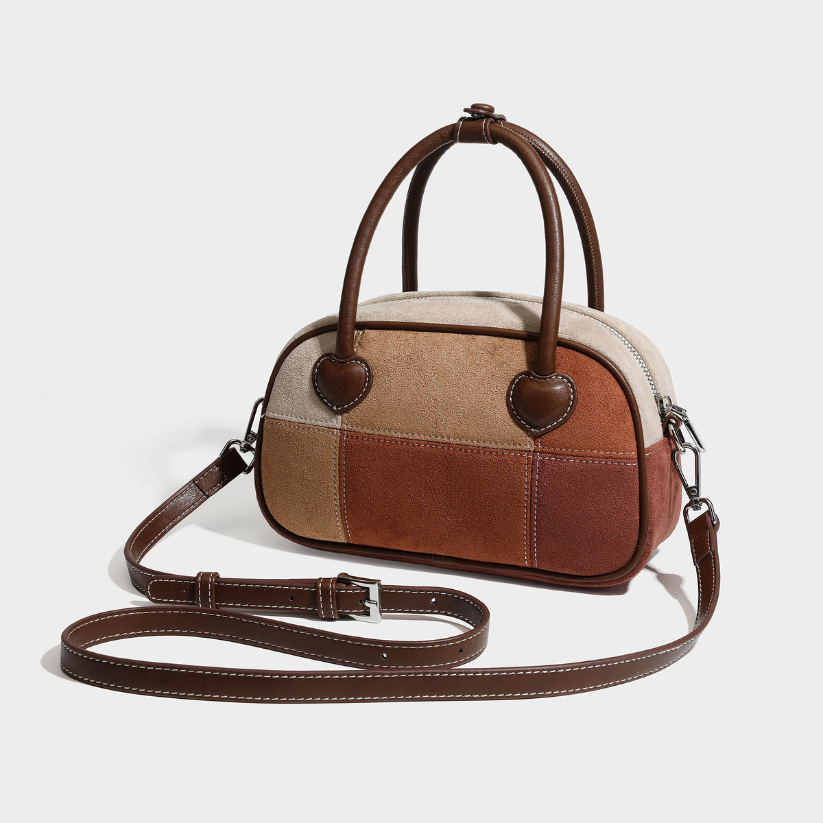 Kleine strukturierte Satchel-Tasche im Patchwork-Design mit Feldern in Beige, Camel, Braun und Rost, dunkelbrauner Besatz, herzförmigem