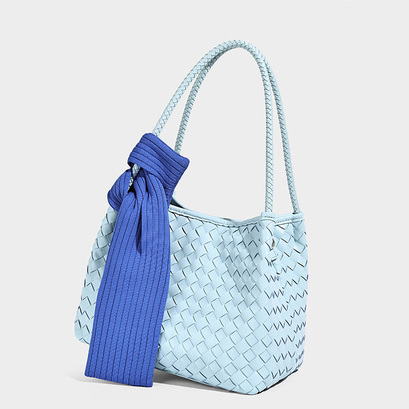 Glänzend gewebte Schultertasche im Shopper-Stil mit geflochtenen Doppelhenkeln in Mintgrün, Detailansicht 16
