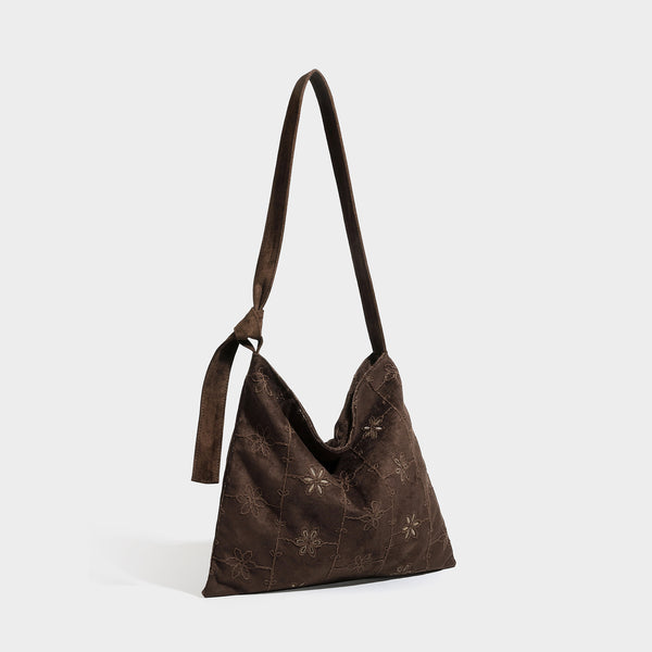 Lässig weich fallende Hobo-Schultertasche in dunkelbrauner Velourslederoptik mit Ton-in-Ton-Blumenstickerei und langem, geknotetem Einzelriemen, Detailansicht