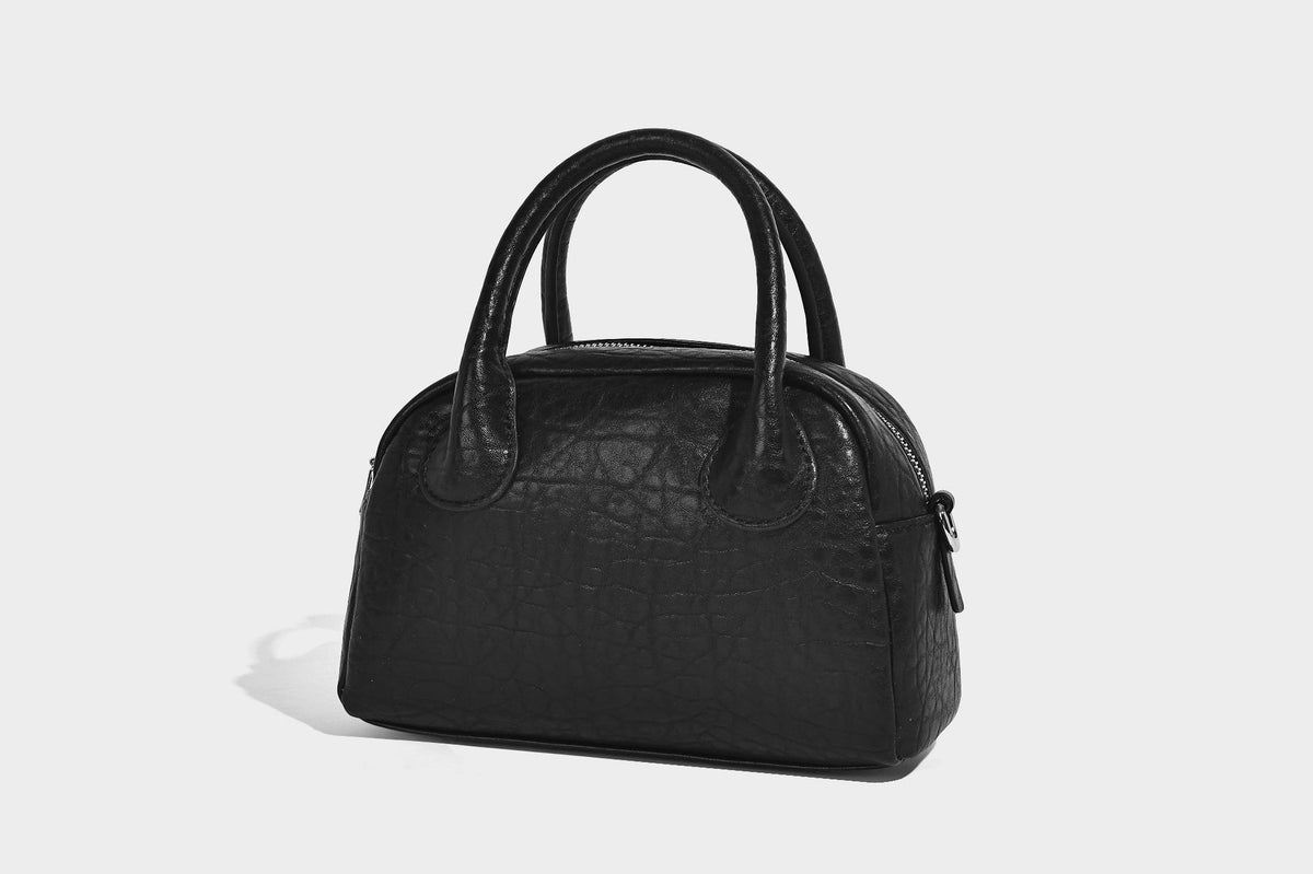 Mini-Henkeltasche in strukturierter Kuppelform in Pastellgelb mit genarbter Lederoptik, silberfarbenen Beschlägen und abnehmbarem