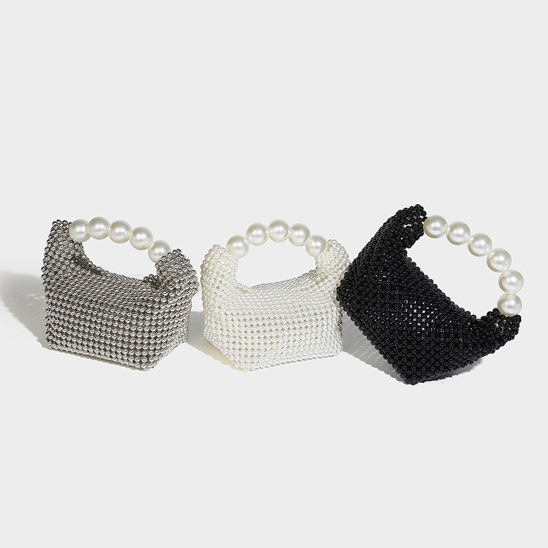Kleine, strukturierte Mini-Henkeltasche mit Kunstperlenverzierung, übergroßem Perlenbogenhenkel und abnehmbarem Perlenriemen zum Crossbody-Tragen