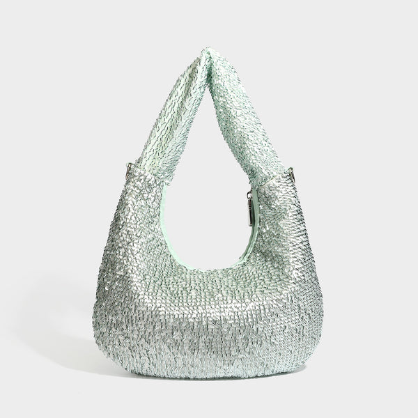 Weich fallende, tropfenförmige Hobo-Schultertasche mit durchgehendem Metallic-Paillettenbesatz und Details in Silberoptik, Detailansicht 8