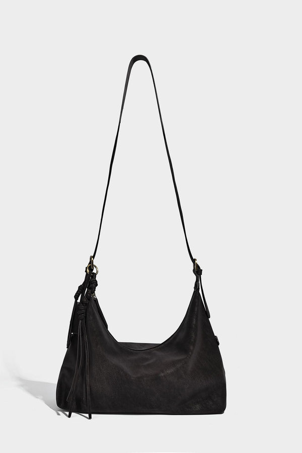 Lässig fallende Hobo-Schultertasche mit matter Oberfläche, Quastenbesatz und goldfarbenen Metallbeschlägen, Detailansicht 31