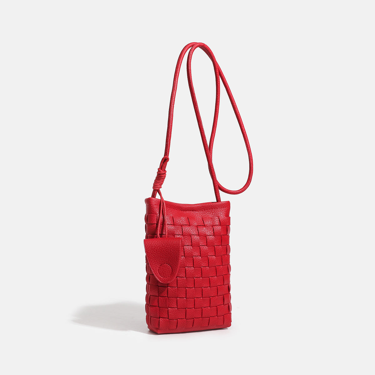 Geflochtene Mini-Handytasche zum Umhängen mit quadratischem Muster, langem Kordelriemen und vorderer Druckknopf-Klappentasche in strukturierter roter Lederoptik