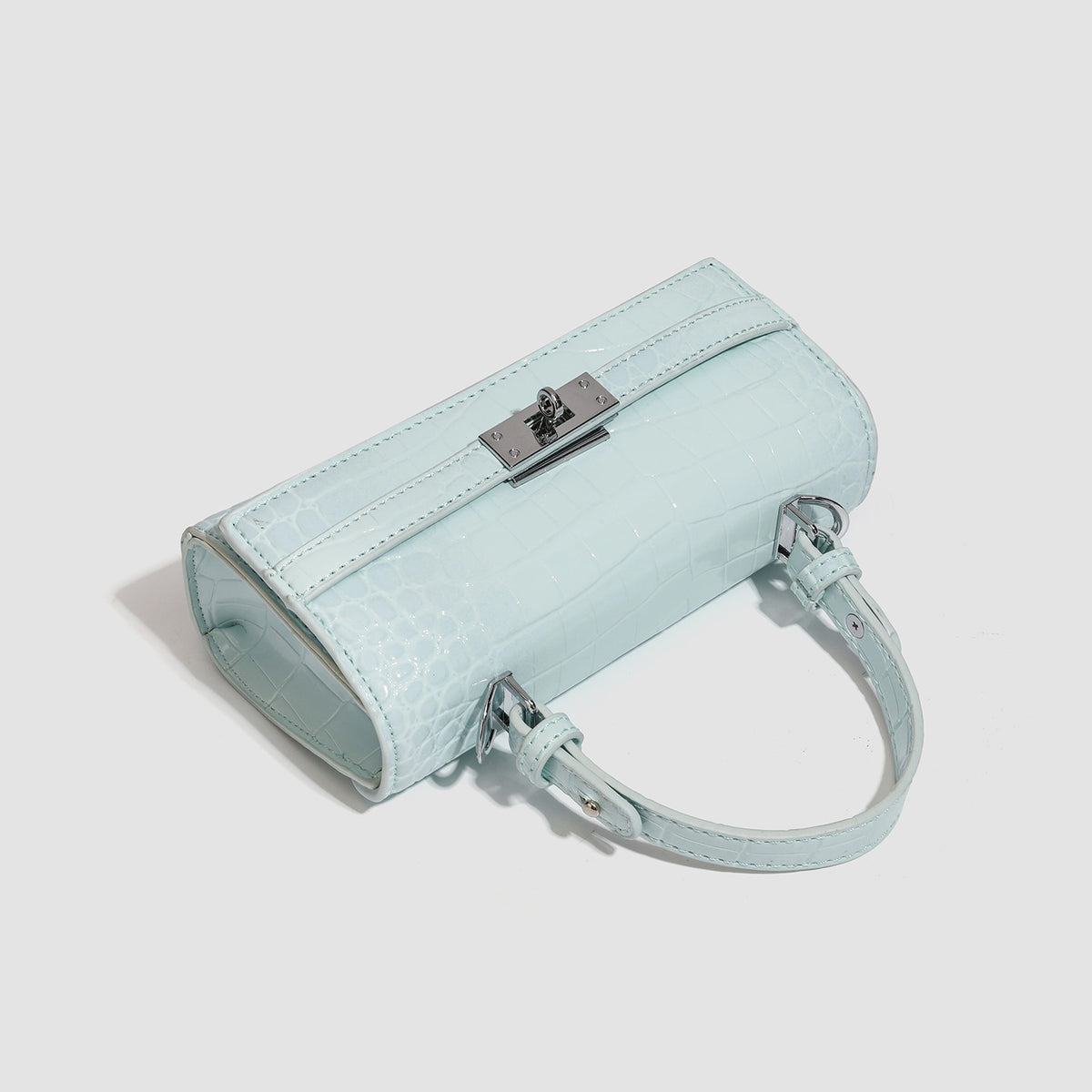 Mini-Handtasche mit strukturierter, rechteckiger Form, glänzender Krokodilprägung in Lederoptik, Drehverschluss in Silberoptik und kurzem