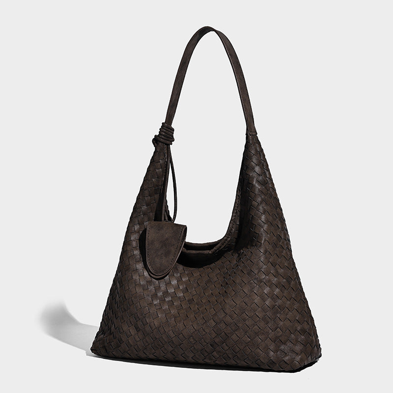 Lässig weich fallende gewebte Hobo-Schultertasche mit geknotetem Träger und matter, strukturierter Lederoptik, Vorderansicht