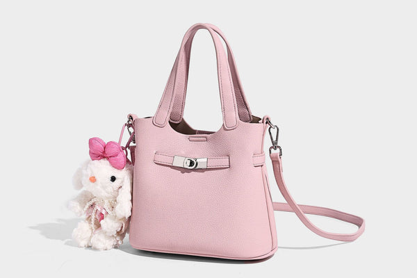 Kleine formstabile Tote-Bag mit genarbter Oberfläche, silberfarbenem Drehverschluss und zwei Henkeln, Detailansicht 22