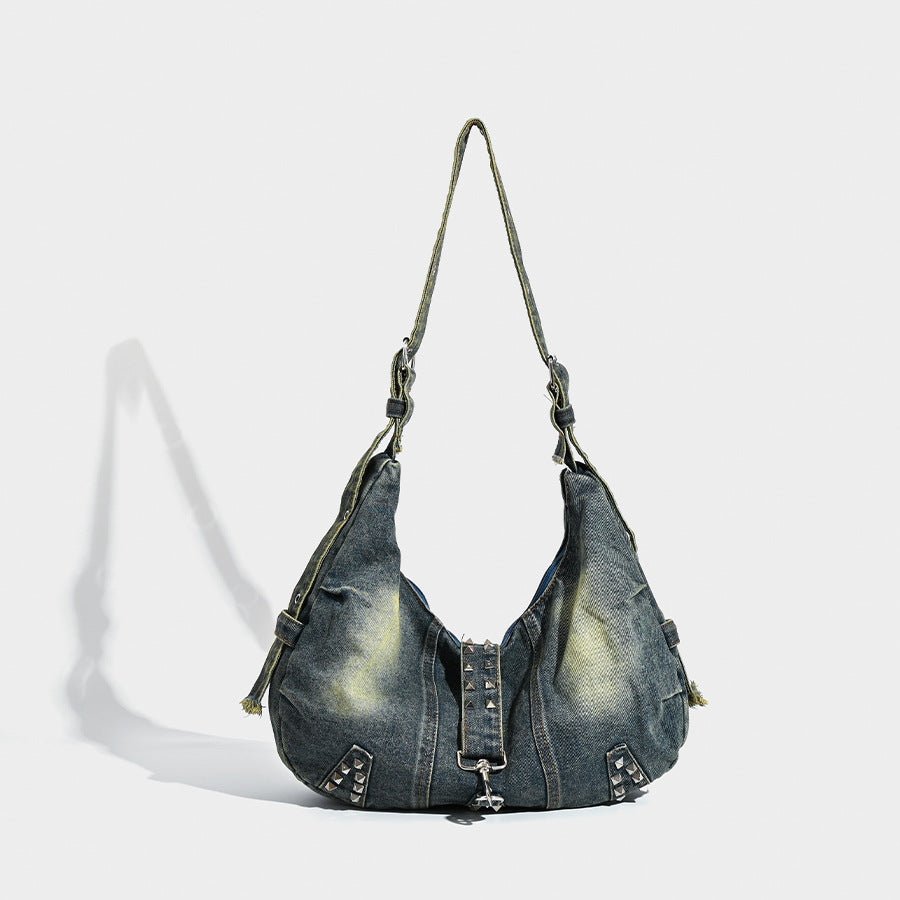 Hobo-Bag aus Denim mit Used-Effekt, Pyramiden-Nieten und verstellbarem Schulterriemen, Detailansicht 6