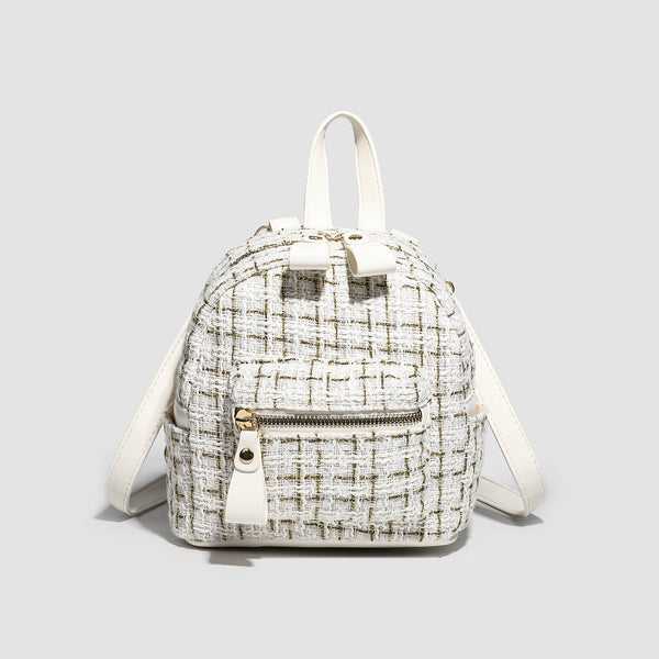 Kleiner, formstabiler Mini-Rucksack aus gewebtem Stoff in Tweedoptik mit goldfarbenen Beschlägen und kontrastierender Blende in Lederoptik, Vorderansicht
