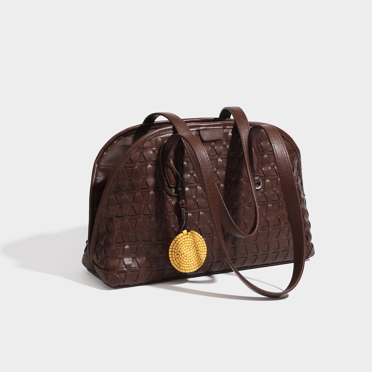 Strukturierte, kuppelförmige Schultertasche im Shopper-Stil mit geometrischer Webstruktur in Lederoptik, langen Doppelriemen, Reißverschluss oben und rund