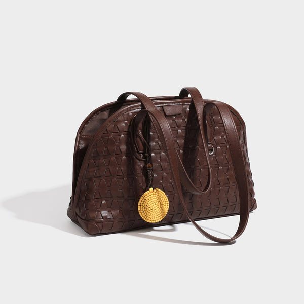 Strukturierte, kuppelförmige Schultertasche im Shopper-Stil mit geometrischer Webstruktur in Lederoptik, langen Doppelriemen, Reißverschluss oben und rund
