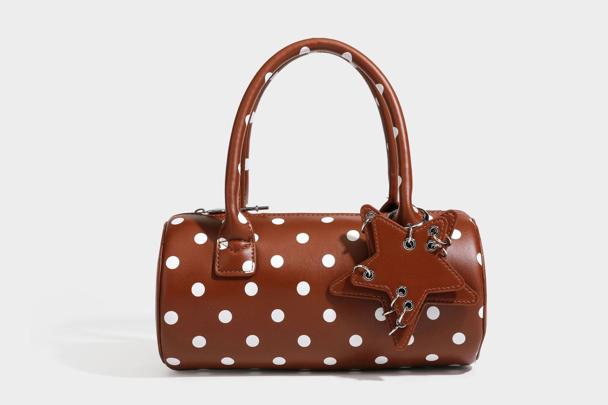 Glänzende gepunktete Barrel-Bag mit abgerundeten Henkeln, Sternanhänger und abnehmbarem Crossbody-Riemen, Detailansicht 34