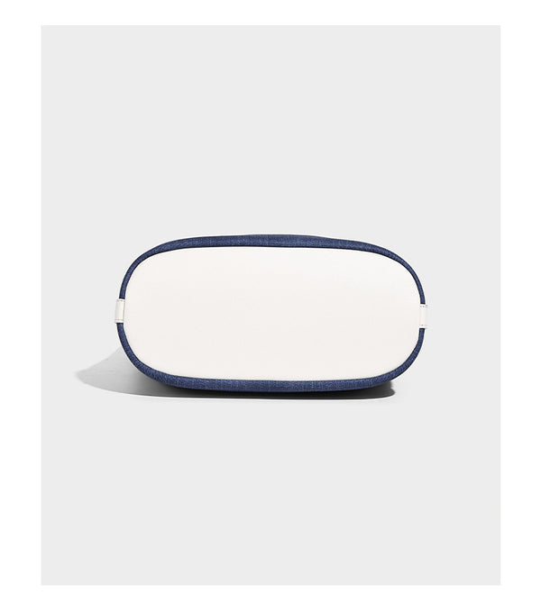 Große Beutel-Schultertasche aus Canvas in Denim-Optik mit Besatz in Lederoptik, geknotetem Trageriemen und abnehmbarem Mini-Fronttäschchen