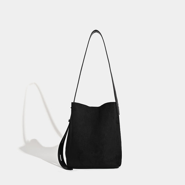 Große Bucket-Bag mit offenem Abschluss im Leopardenprint, glattem Schulterriemen in Lederoptik und passenden Details, Detailansicht 9