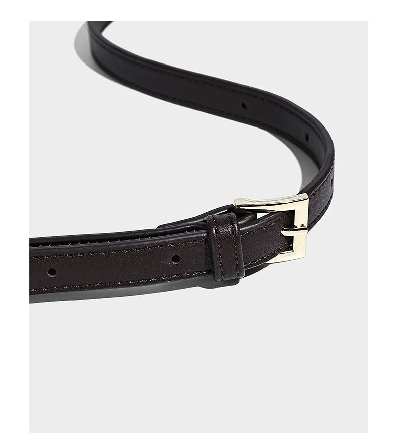 Wandelbare Tote-Bag in gewebter Lederoptik mit geknoteten Tragegriffen, abnehmbarem Schulterriemen und goldfarbenen Beschlägen, Detailansicht