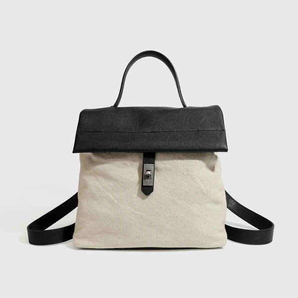 Strukturierter Rucksack in beige aus gewebtem Canvas mit schwarzer Klappe in Lederoptik, Drehverschluss, Tragegriff und flachem Schulter