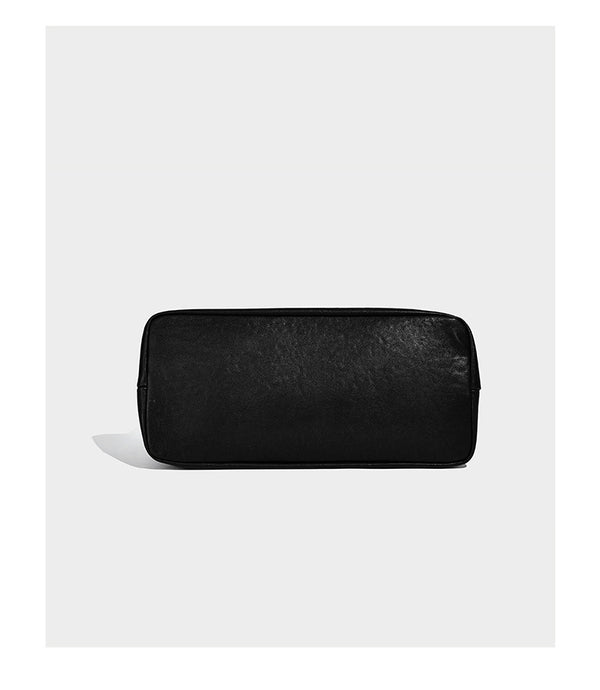 Glänzende, strukturierte schwarze Tote-Bag mit silberfarbenem Schnallenriemen, zwei Henkeln und abnehmbarem Schulterriemen, Detailansicht 12