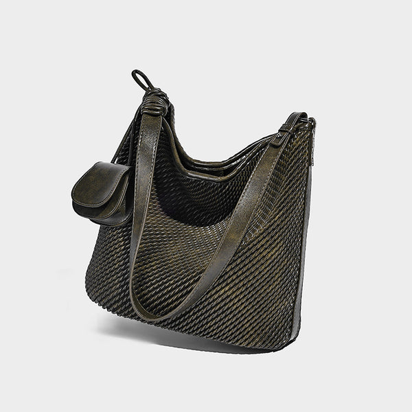 Große, weich fallende Hobo-Schultertasche in gewebter Optik in Braun mit Mini-Klappentasche und schmalem geknotetem Träger, Detailansicht 7