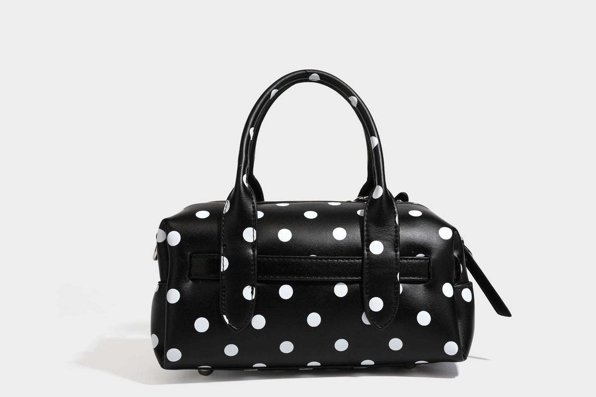 Kleine, strukturierte Mini-Henkeltasche mit Punktmuster, Sternanhänger, Schnallendetail auf der Vorderseite, zwei Henkeln und abnehmbarem
