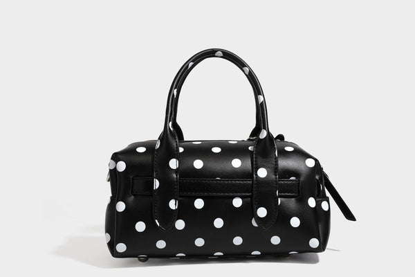 Kleine, strukturierte Mini-Henkeltasche mit Punktmuster, Sternanhänger, Schnallendetail auf der Vorderseite, zwei Henkeln und abnehmbarem