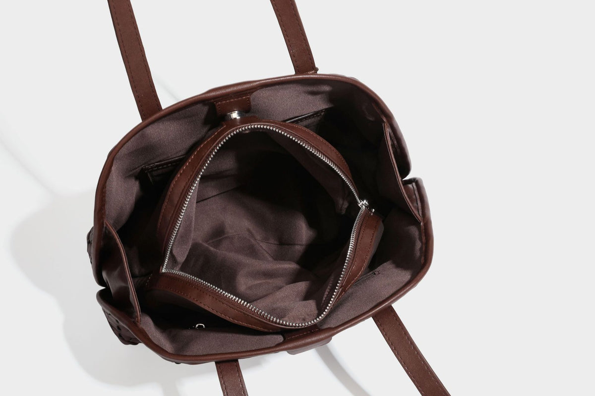 Strukturierte kuppelförmige Schulter-Tote-Bag mit geometrischer Flechtoptik in Lederoptik, langen Doppelriemen, Reißverschluss oben und rundem