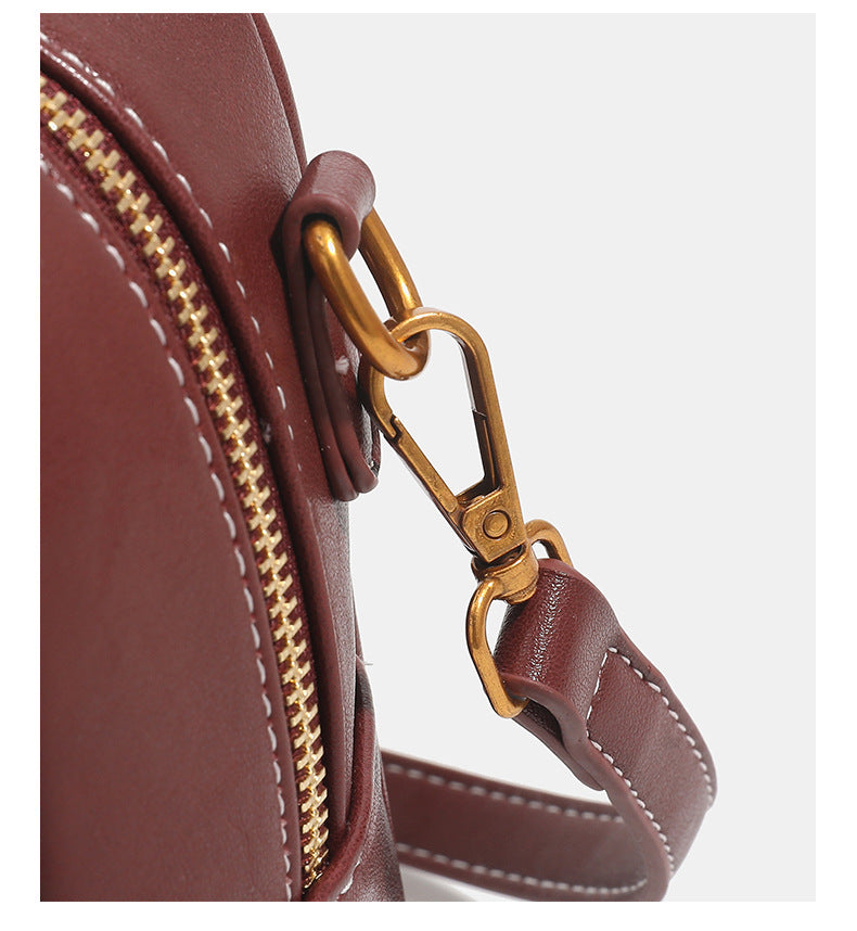 Strukturierte rechteckige Henkeltasche in Lederoptik mit zwei Tragegriffen, abnehmbarem Crossbody-Riemen, goldfarbenen Beschlägen und
