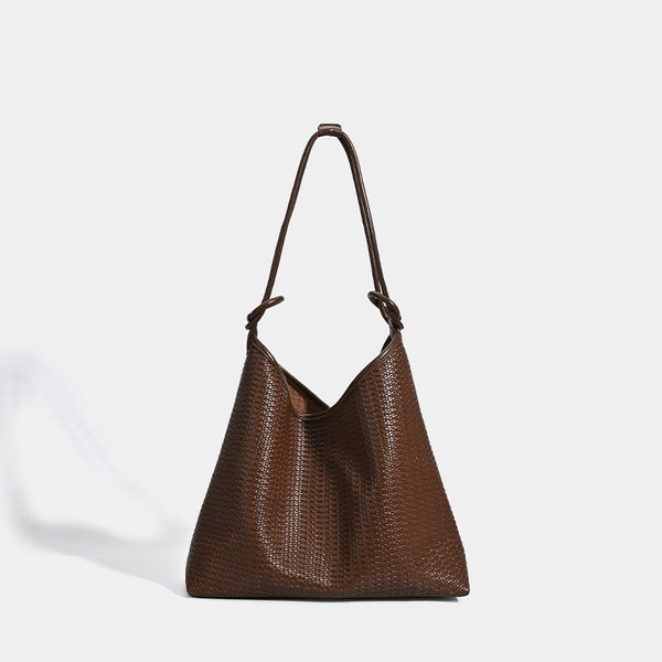 Weich fallende Tote-Bag in gewebter, geprägter Lederoptik mit schmalen, geknoteten Schulterriemen in Trapezform, Vorderansicht