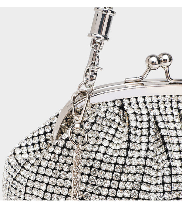 Kompakte Abendtasche mit durchgehendem Strassbesatz, silberfarbenem Metallrahmen, Strass-Tragegriff und abnehmbarer Kette