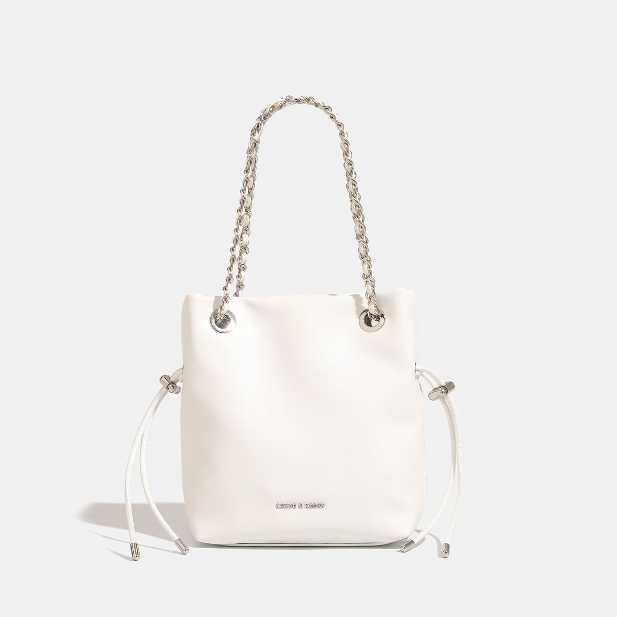 Glatte Bucket-Bag in Lederoptik mit Kettenhenkeln und seitlichen Kordelzügen, Detailansicht 7
