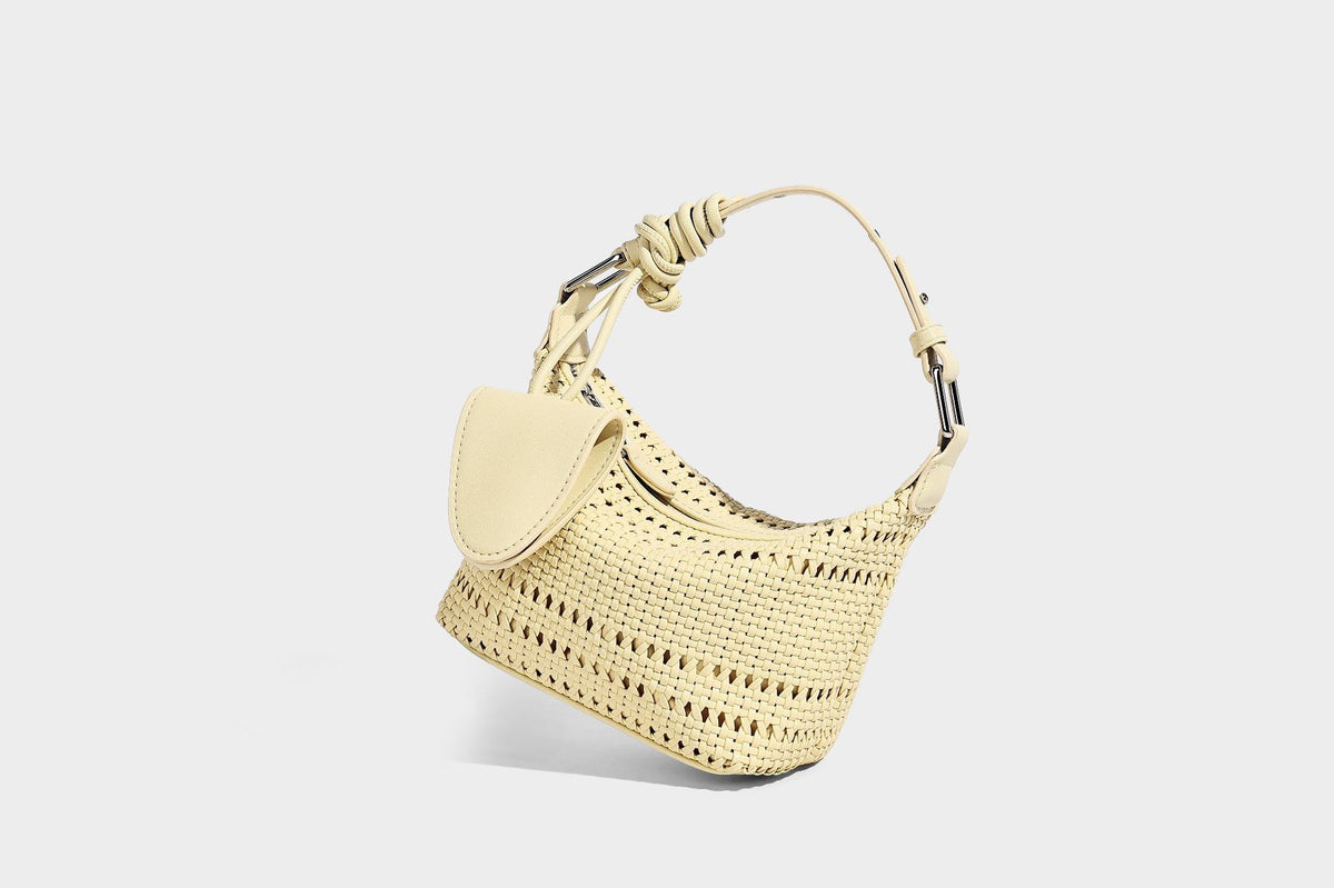 Kleine gewebte Hobo-Schultertasche mit sichelförmiger Silhouette, Reißverschluss oben, silberfarbenen Beschlägen und verstellbar, Detailansicht