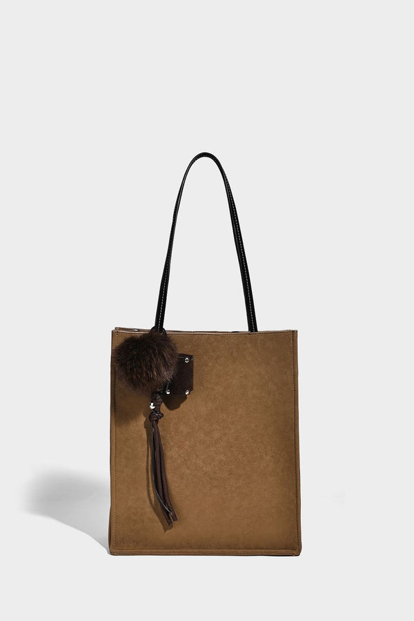 Hohe rechteckige Tote-Bag in matter Velourslederoptik mit zwei Schulterriemen und passender Reißverschlusstasche, Detailansicht 14