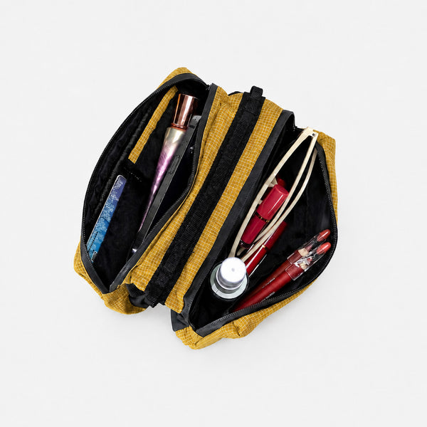 Kompakte rechteckige Nylon-Crossbody-Bag mit Reißverschluss oben, geknotetem verstellbarem Riemen und kurzem Tragegriff, Detailansicht 19