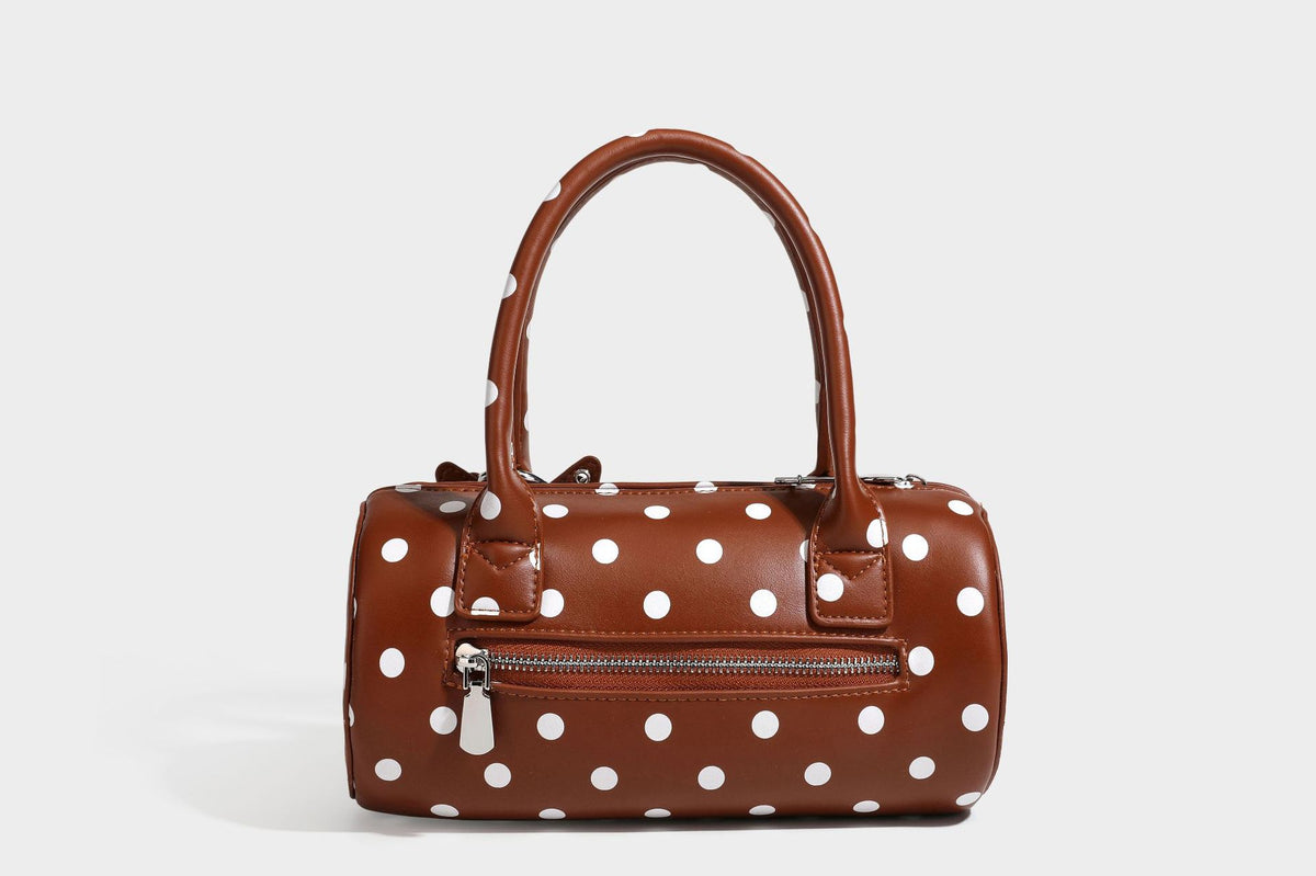 Glänzende gepunktete Barrel-Bag mit abgerundeten Henkeln, Sternanhänger und abnehmbarem Crossbody-Riemen, Detailansicht 39
