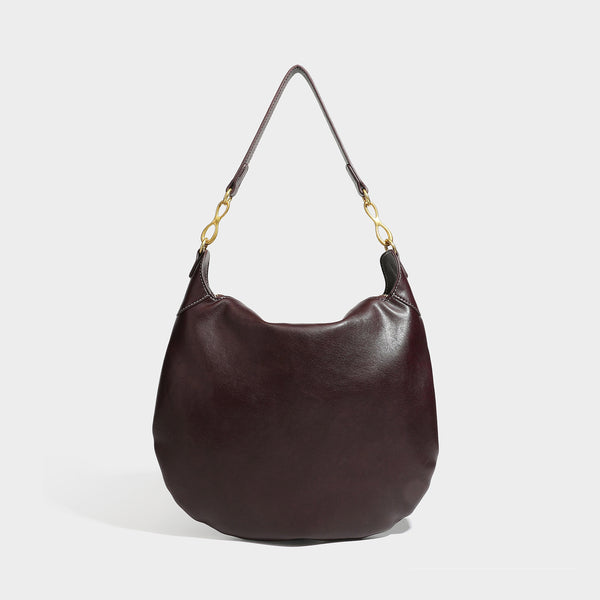 Lässige halbmondförmige Hobo-Schultertasche in Dunkelbraun mit goldfarbenem Ring und Kettenglied-Beschlägen sowie Reißverschluss oben, Detailansicht