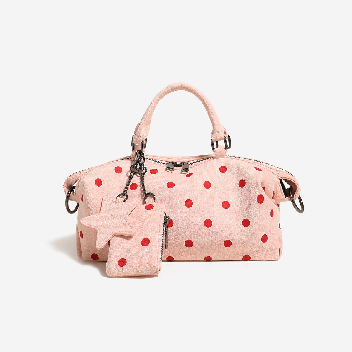 Boston-Bag in zartem Rosa mit roten Punkten, Sternanhänger, vorderem Reißverschlussfach und silberfarbenen Beschlägen, Detailansicht 6