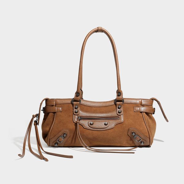 Strukturierte Vintage-Moto-Schultertasche im Tote-Stil mit matten, veloursähnlichen Einsätzen, Besatz in Lederoptik, Nieten in dunkler Silberoptik und Reißverschluss an der Vorderseite
