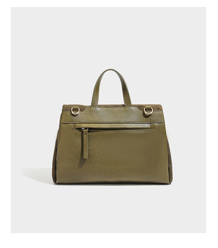 Formstabile Satchel-Tasche mit mattem Veloursleder-Finish, Überschlag, goldfarbenen Emblem-Beschlägen, kurzem Tragegriff und verstellbarem Crossbody-Riemen