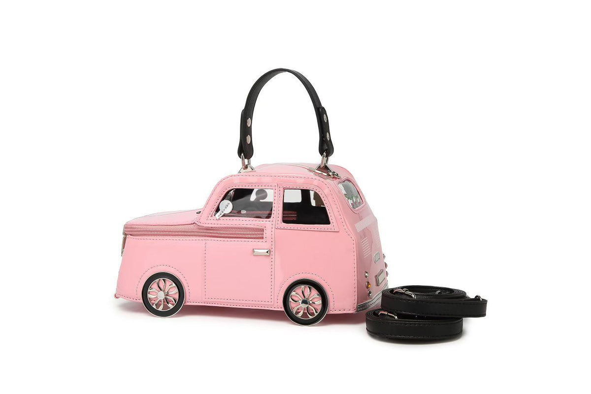 Strukturierte Mini-Tasche in Autoform mit kurzem Tragegriff, glänzender Lackoptik, dekorativen Speichenrädern, transparenten Fenstereinsätzen und