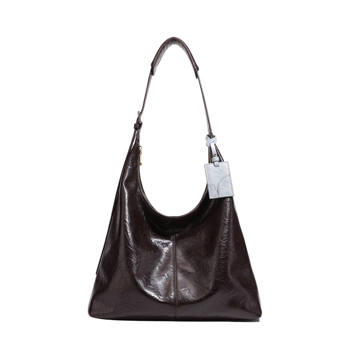 Große dunkelbraune, glänzende Hobo-Schultertasche mit Crinkle-Optik, Reißverschluss, goldfarbenen Metalldetails, verstellbarem Riemen und Hellblau