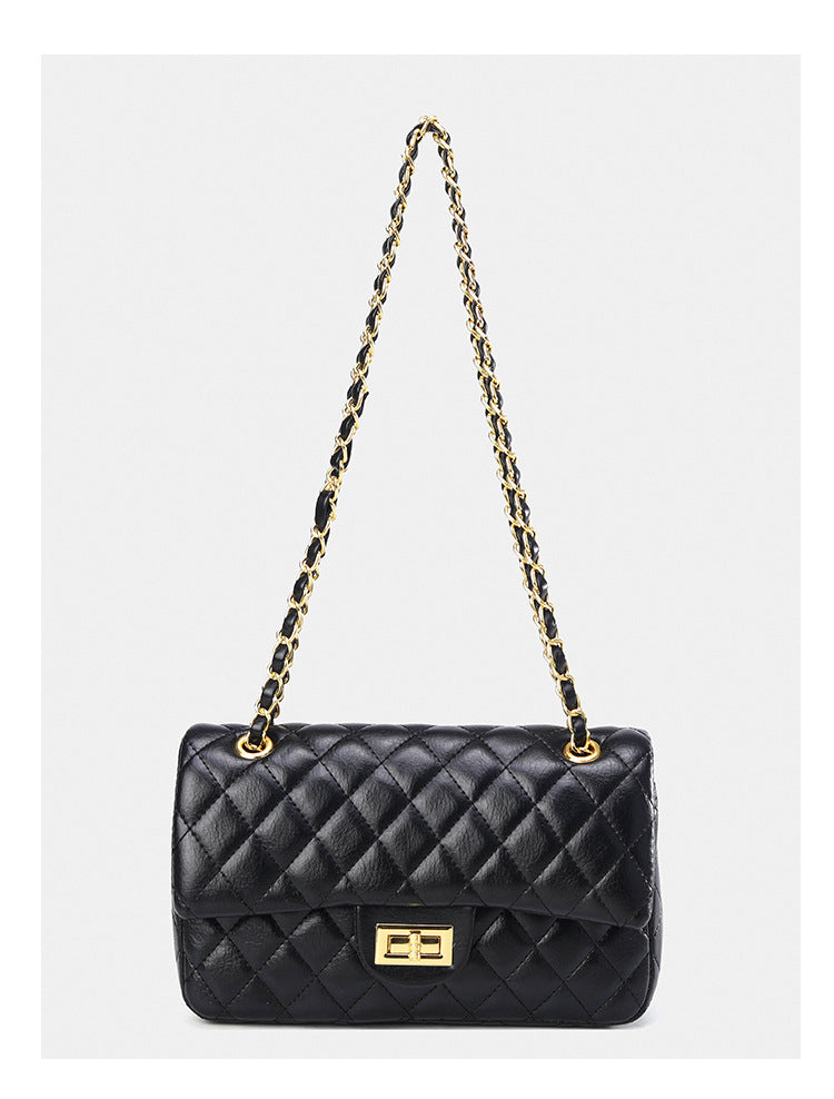 Gesteppte Crossbody-Tasche mit Rautenmuster, Überschlag, goldfarbenem Kettenriemen und Drehverschluss, Detailansicht 13