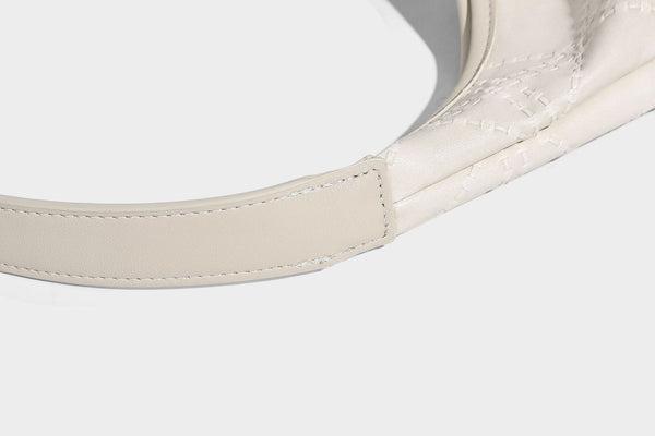 Lässige Hobo-Schultertasche in Elfenbein mit geprägter Lederoptik, einem Schulterriemen und abnehmbarer Reißverschlusstasche mit