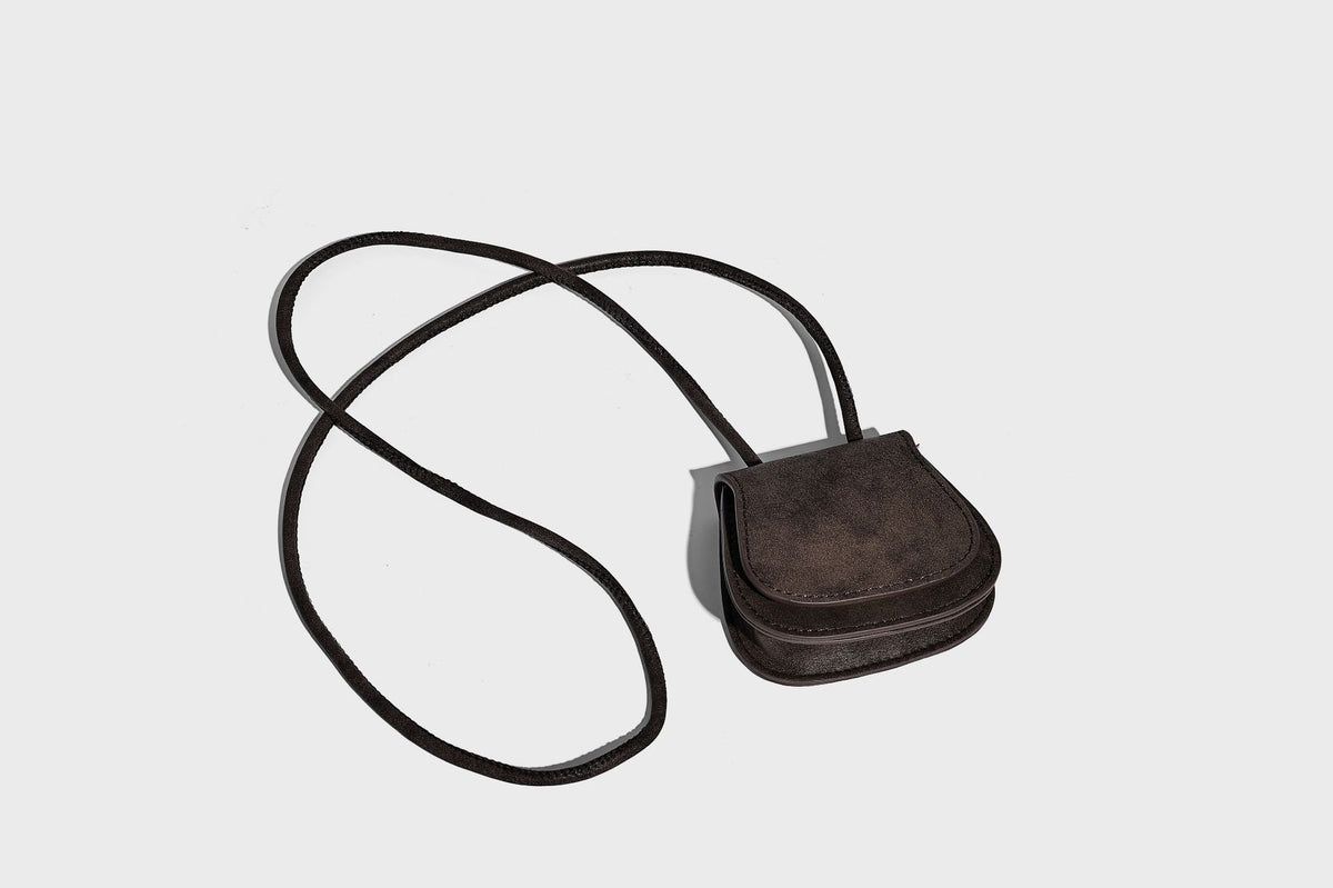Wandelbare Tote-Schultertasche aus mattem Webmaterial mit geknoteten Tragegriffen, Vordertasche mit Klappe und abnehmbarem Schulterriemen, Detailansicht 36