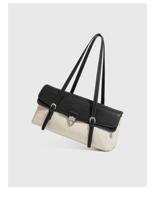 Strukturierte zweifarbige Schultertasche mit schwarzer Klappe in Lederoptik, cremefarbenem Korpus mit Webstruktur, silberfarbenem Drehverschluss und doppeltem