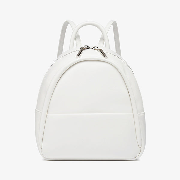 Kleine kuppelförmige Mini-Rucksackhandtasche in Pastellgelb mit glatter Oberfläche in Lederoptik, bogenförmigem Reißverschluss oben und silberfarbenen Details