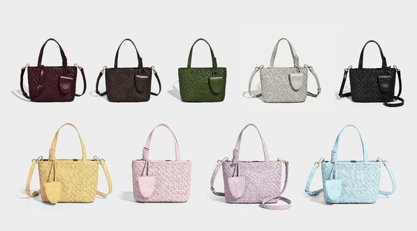 Kleine, formstabile Tote-Bag in gewebter Lederoptik mit geknoteten Henkeln, abnehmbarem Schulterriemen und einem hängenden Mini-Täschchen an der Vorderseite