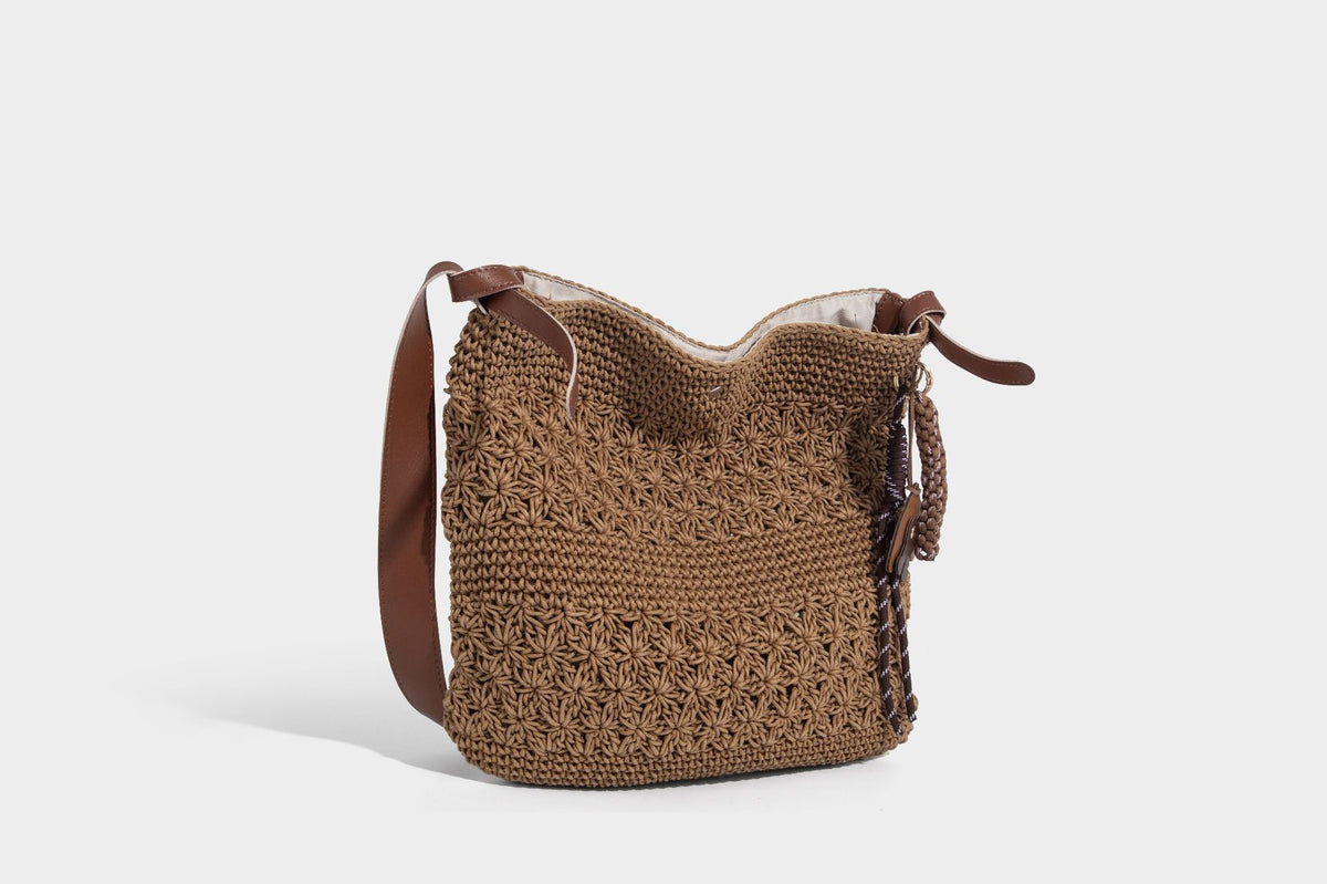 Lässige, gewebte Häkelschultertasche mit verstellbarem Schulterriemen in Cognac-Lederoptik und Druckknopfverschluss, Detailansicht 30