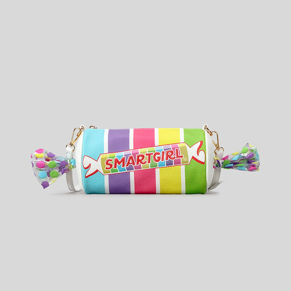 Regenbogen-gestreifte Candy-Fass-Crossbody-Tasche mit transparenten, gedrehten Enden, weißem verstellbarem Trageriemen und goldfarbenen Beschlägen, Detailansicht