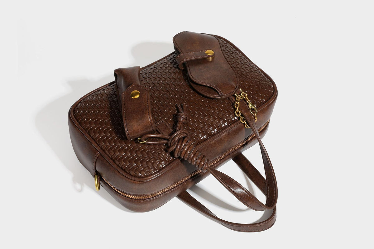 Strukturierte rechteckige Satchel-Tasche mit gewebtem Vorderteil in Lederoptik, goldfarbenen Details, zwei Tragegriffen und abnehmbarem